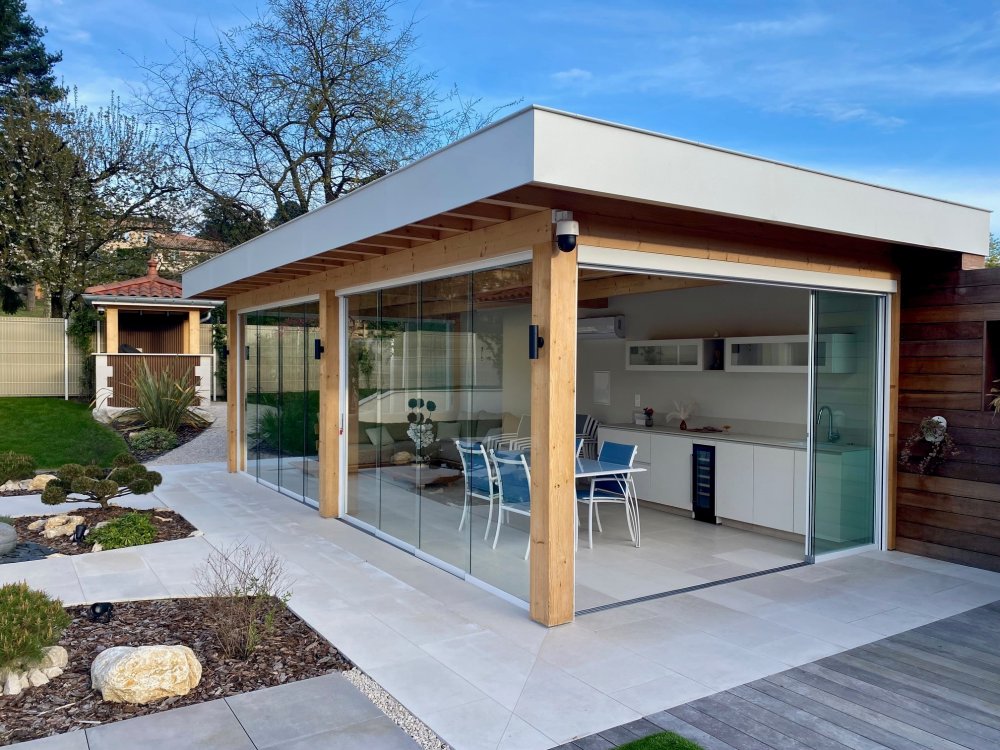Nouveauté ! Fermeture complète de pool-house sur mesure : un espace extérieur transformé en véritable lieu de vie proche de Villefranche-sur-Saône