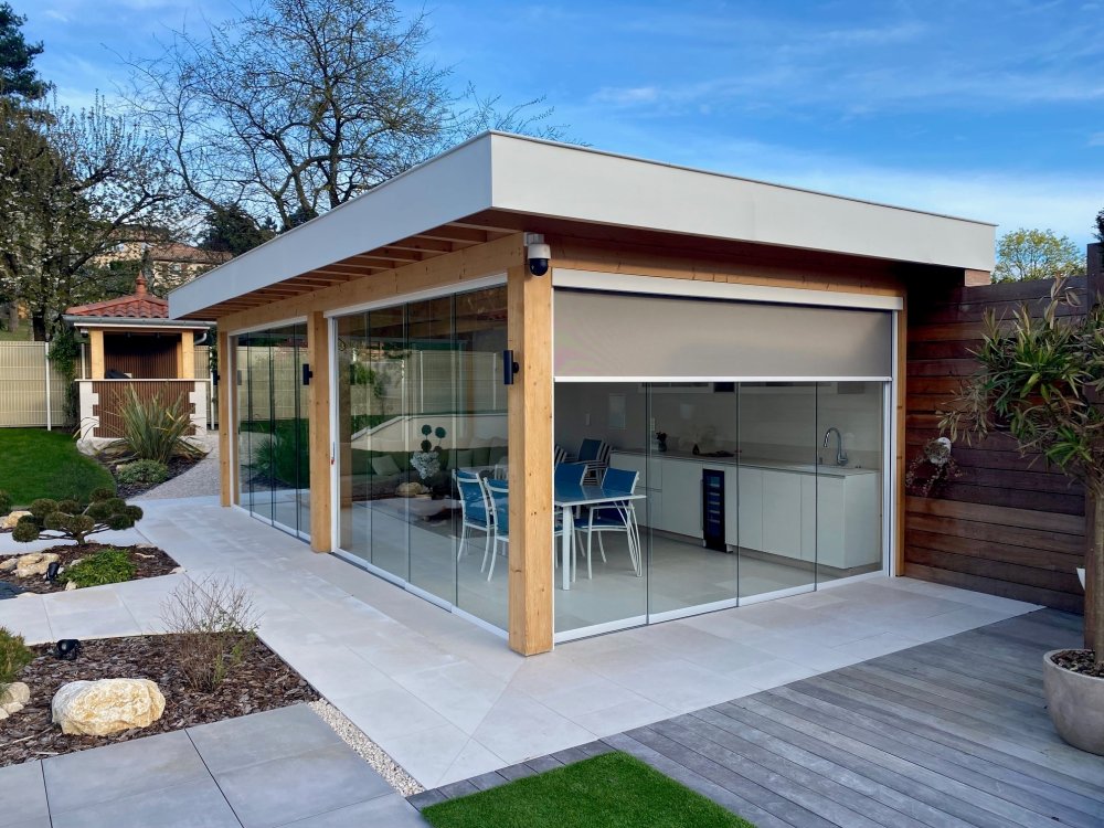 Nouveauté ! Fermeture complète de pool-house sur mesure : un espace extérieur transformé en véritable lieu de vie proche de Villefranche-sur-Saône