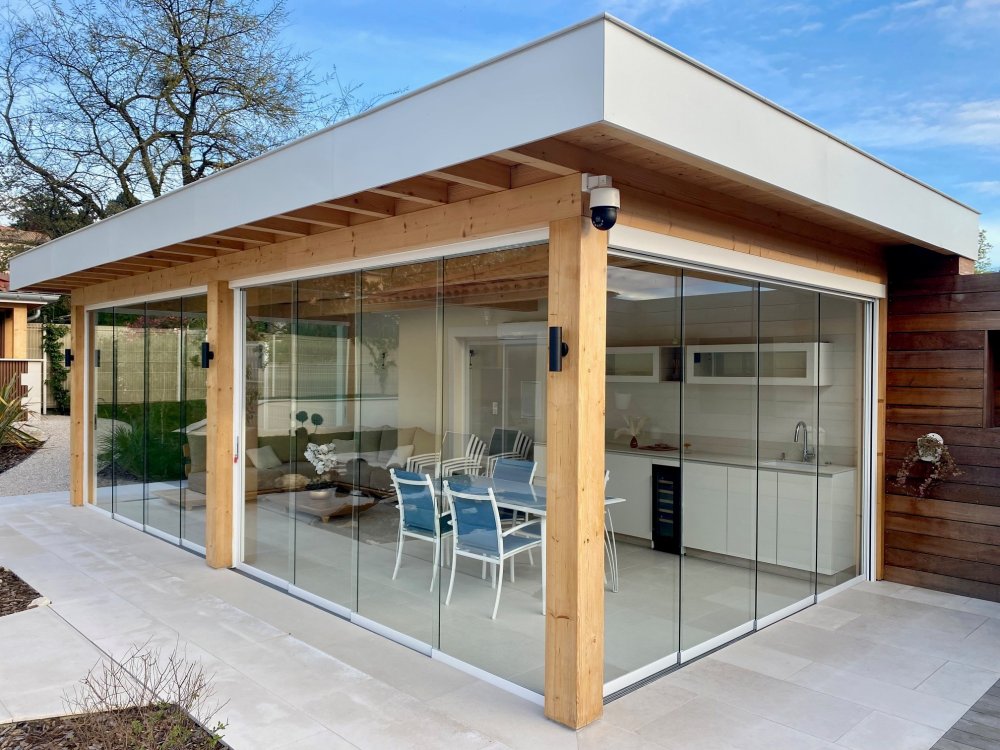 Nouveauté ! Fermeture complète de pool-house sur mesure : un espace extérieur transformé en véritable lieu de vie proche de Villefranche-sur-Saône