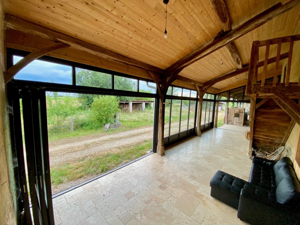 Extension d'une ancienne longère bressane avec nos systèmes aluminium en accordéon près de Bourg-en-Bresse dans l'Ain (01) !