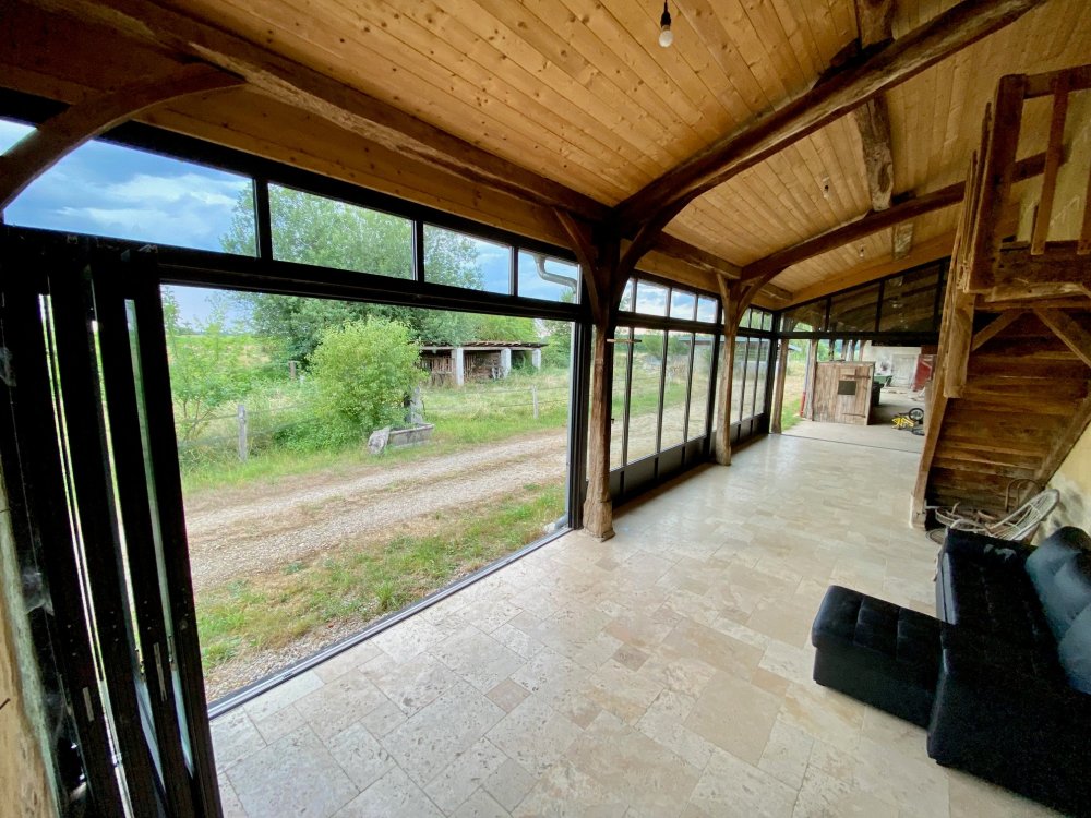Extension d'une ancienne longère bressane avec nos systèmes aluminium en accordéon près de Bourg-en-Bresse dans l'Ain (01) !