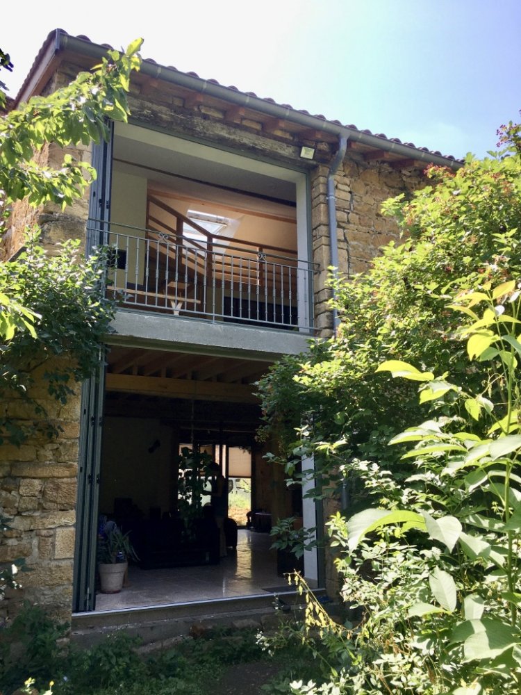 Rénovation d'une grange avec des baies accordéons