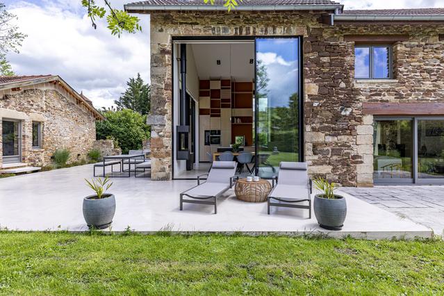 Spécialiste solution vitrées installation baie vitrée minimaliste très grandes dimensions à Limas