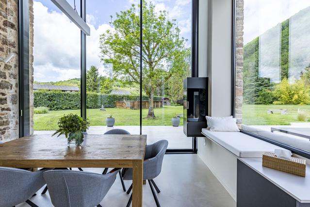 Spécialiste solution vitrées installation baie vitrée minimaliste très grandes dimensions à Limas