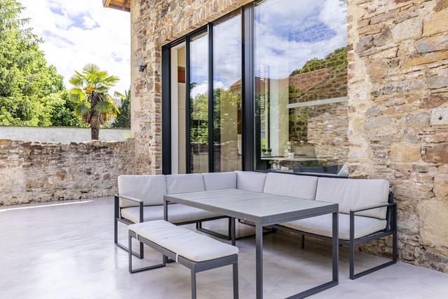 Spécialiste solution vitrées installation baie vitrée minimaliste très grandes dimensions à Limas