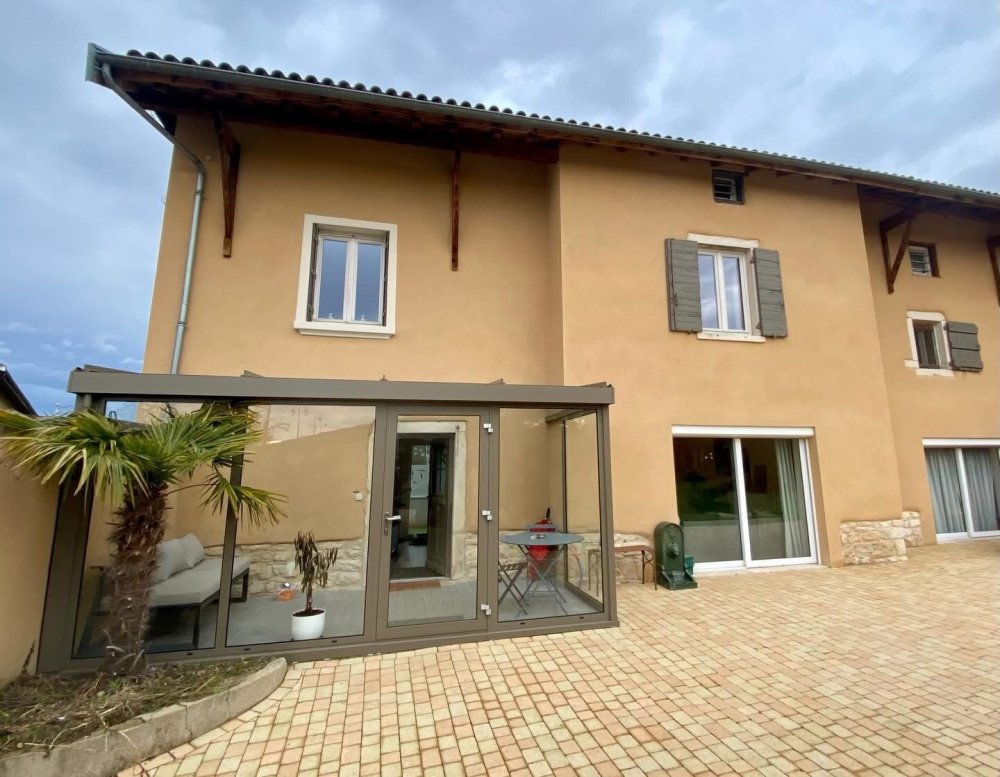Création d’un sas d’entrée et extension de l’habitation : aménagement maîtrisée et confort durable près de Trévoux (01)