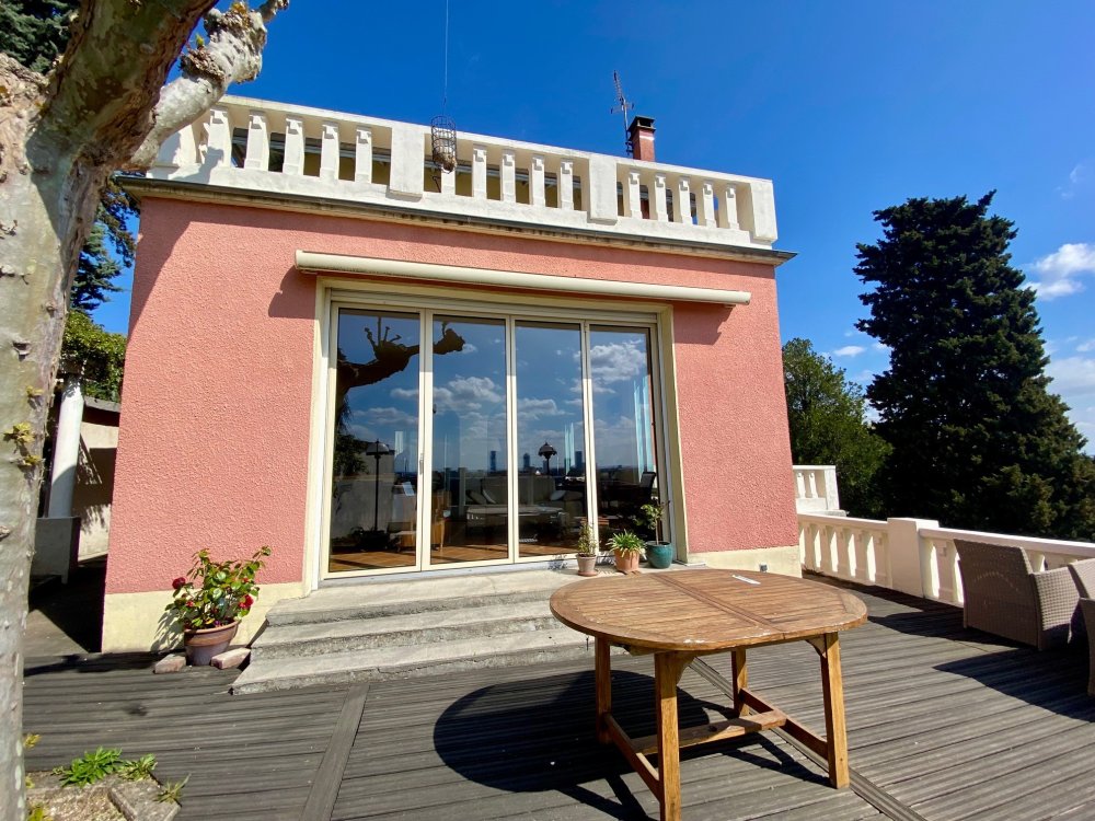 Remplacement d’une baie accordéon dans une villa avec une sublime vue sur Lyon ?