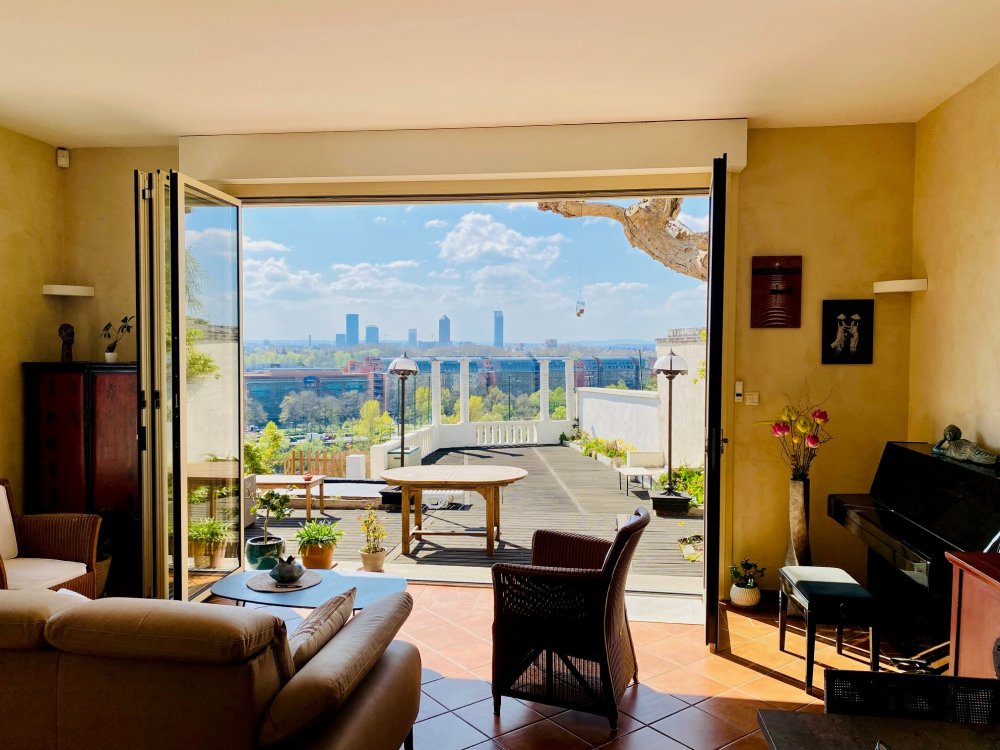 Remplacement d’une baie accordéon dans une villa avec une sublime vue sur Lyon ?