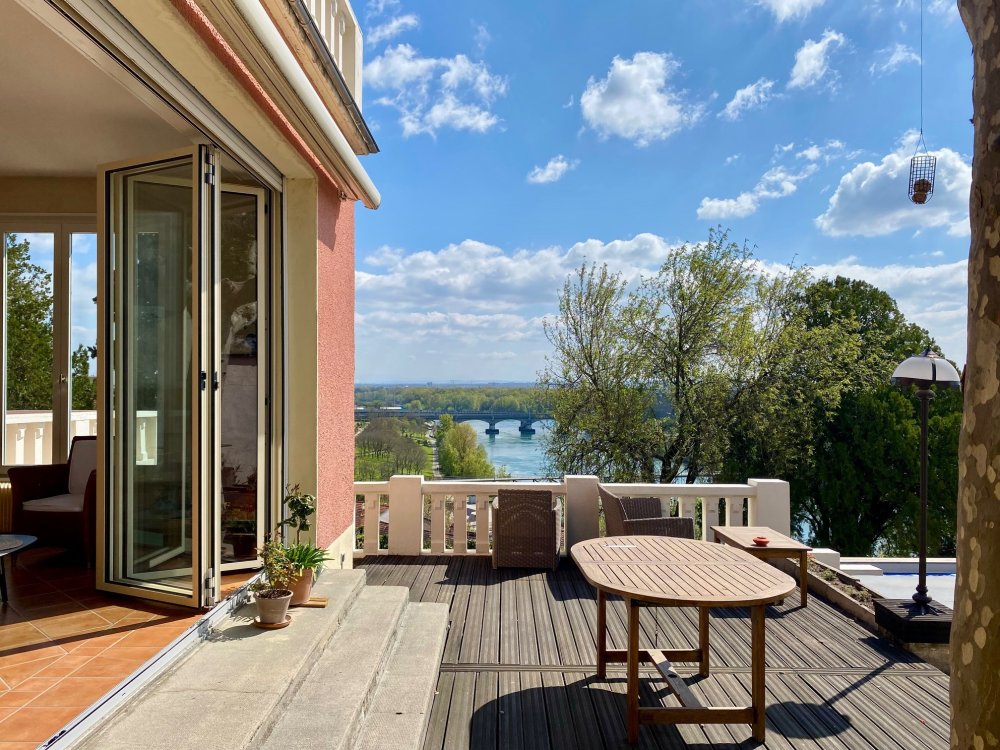 Remplacement d’une baie accordéon dans une villa avec une sublime vue sur Lyon ?
