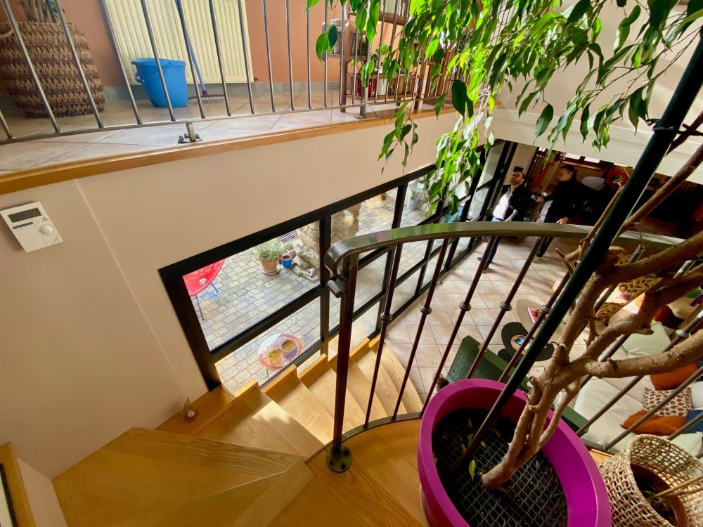 Projet aménagement intérieure grâce à l'installation d'une verrière sur-mesure dans une maison en pierre voûtée dans le Rhône (69)