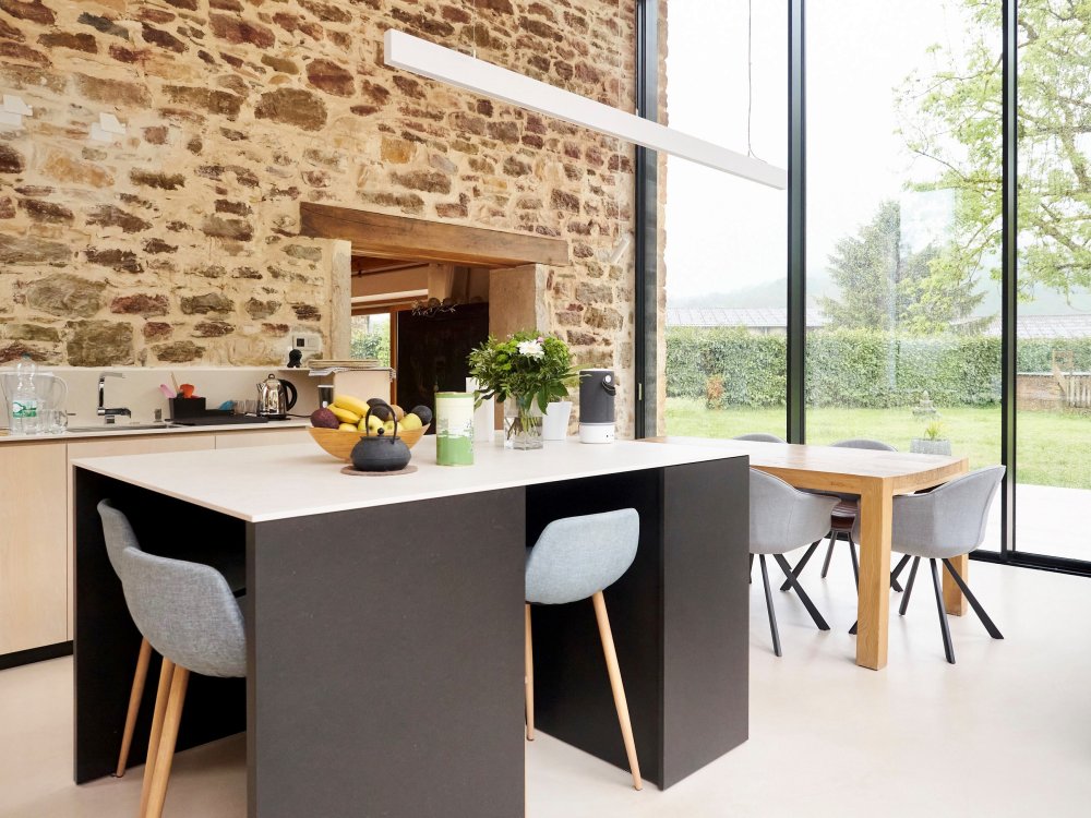 Fourniture et pose  de coulissants minimalistes sur-mesure avec une grande surface vitrée en Isère (38) 