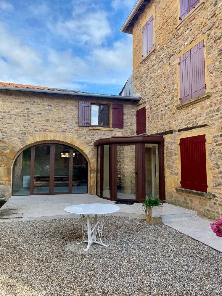 Installation d'une arche en anse de panier dans le Beaujolais