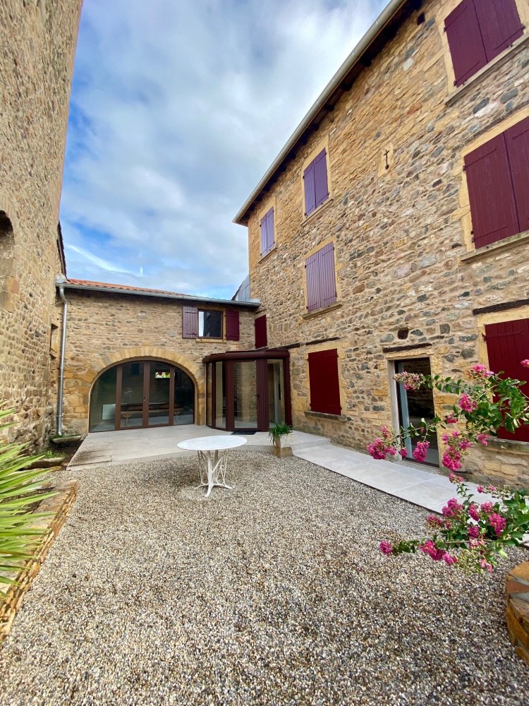 Création d'une véranda à facettes en aluminium près de Villefranche-sur-saône