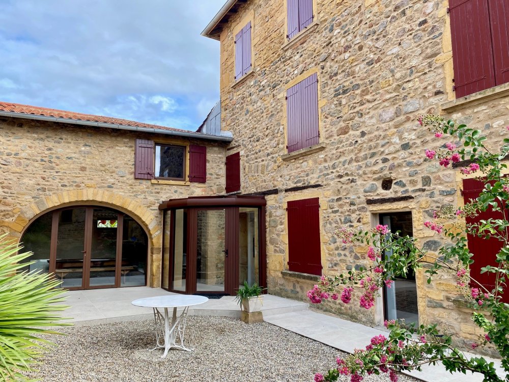 Installation d'une véranda à facettes en aluminium près de Villefranche-sur-saône