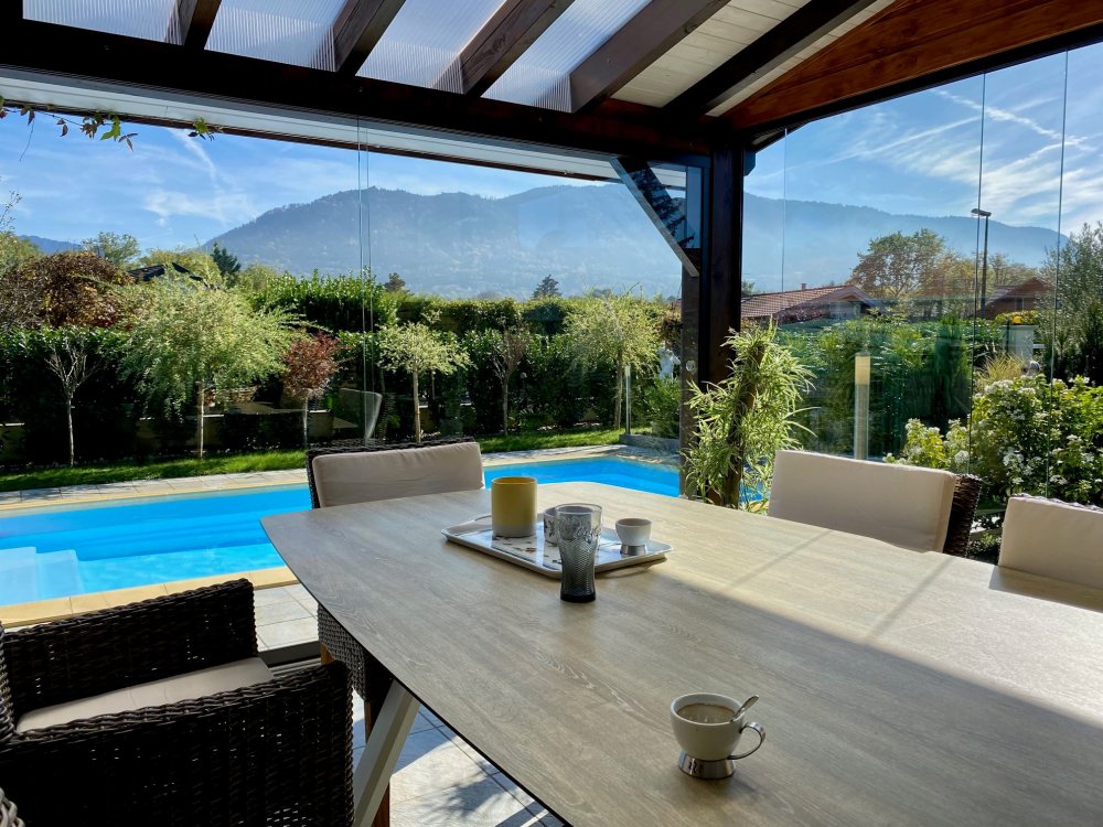 Installation de pivotant coulissant pour fermeture de terrasse en Haute-Savoie